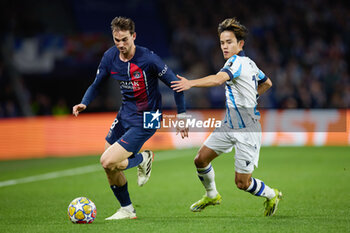 2024-03-05 - Fabian Ruiz of Paris Saint-Germain competes for the ball with Takefusa Kubo of Real Sociedad during the UEFA Champions League, Round of 16, 2nd leg football match between Real Sociedad and Paris Saint-Germain on March 5, 2024 at Reale Arena in San Sebastian, Spain - FOOTBALL - CHAMPIONS LEAGUE - REAL SOCIEDAD V PARIS SG - UEFA CHAMPIONS LEAGUE - SOCCER