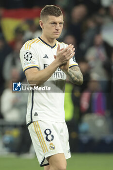 2024-03-06 - Toni Kroos of Real Madrid salutes the supporters following the UEFA Champions League, Round of 16, 2nd leg football match between Real Madrid and RB Leipzig on March 6, 2024 at Santiago Bernabeu stadium in Madrid, Spain - FOOTBALL - CHAMPIONS LEAGUE - REAL MADRID V RB LEIPZIG - UEFA CHAMPIONS LEAGUE - SOCCER