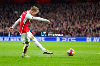 2024-03-13 - Martin Odegaard (8) of Arsenal shoots during the UEFA Champions League, Round of 16, 2nd leg football match between Arsenal and FC Porto on 12 March 2024 at the Emirates Stadium in London, England - FOOTBALL - CHAMPIONS LEAGUE - ARSENAL V PORTO - UEFA CHAMPIONS LEAGUE - SOCCER
