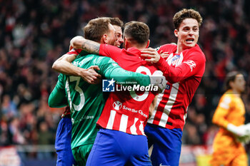 2024-03-13 - Players of Atletico de Madrid celebrate the victory with Jan Oblak at full time during the UEFA Champions League, Round of 16, 2nd leg football match between Atletico de Madrid and FC Internazionale on March 13, 2024 at Civitas Metropolitano stadium in Madrid, Spain - FOOTBALL - CHAMPIONS LEAGUE - ATLETICO MADRID V INTERNAZIONALE - UEFA CHAMPIONS LEAGUE - SOCCER