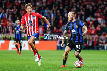 2024-03-13 - Federico Dimarco of Inter, Marcos Llorente of Atletico de Madrid during the UEFA Champions League, Round of 16, 2nd leg football match between Atletico de Madrid and FC Internazionale on March 13, 2024 at Civitas Metropolitano stadium in Madrid, Spain - FOOTBALL - CHAMPIONS LEAGUE - ATLETICO MADRID V INTERNAZIONALE - UEFA CHAMPIONS LEAGUE - SOCCER