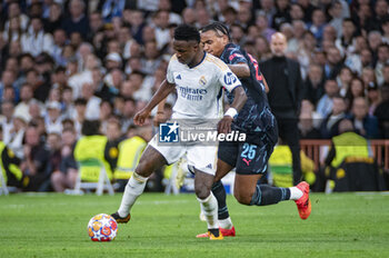 2024-04-09 - Vinicius Junior of Real Madrid (L) in action against Manuel Akanji of Manchester City (R) during the UEFA Champions League quarter-final first leg match between Real Madrid CF and Manchester City at Estadio Santiago Bernabeu on April 9, 2024 in Madrid, Spain. - REAL MADRID VS MANCHESTER CITY - UEFA CHAMPIONS LEAGUE - SOCCER