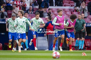 2024-04-10 - Atletico Madrid players (from L to R) Rodrigo De Paul, Antoine Griezmann, Cesar Azpilicueta, Marcos Llorente and Axel Witsel seen getting into the field before the UEFA Champions League quarter-final first leg match between Atletico Madrid and Borussia Dortmund at Estadio Civitas Metropolitano on April 10, 2024 in Madrid, Spain. - ATLETICO MADRID VS BORUSSIA DORTMUND - UEFA CHAMPIONS LEAGUE - SOCCER