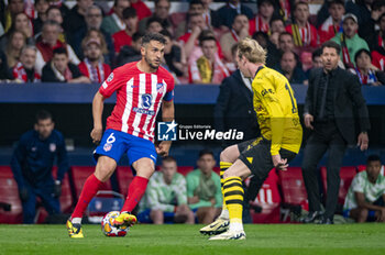 2024-04-10 - Jorge Resurreccion Merodio (Koke) (L) of Atletico Madrid seen in action against Julian Brandt of Borussia Dortmund (R) during the UEFA Champions League quarter-final first leg match between Atletico Madrid and Borussia Dortmund at Estadio Civitas Metropolitano on April 10, 2024 in Madrid, Spain. - ATLETICO MADRID VS BORUSSIA DORTMUND - UEFA CHAMPIONS LEAGUE - SOCCER