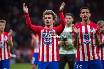 2024-04-10 - Antoine Griezmann of Atletico Madrid seen greetings the fans at the end of the UEFA Champions League quarter-final first leg match between Atletico Madrid and Borussia Dortmund at Estadio Civitas Metropolitano on April 10, 2024 in Madrid, Spain. - ATLETICO MADRID VS BORUSSIA DORTMUND - UEFA CHAMPIONS LEAGUE - SOCCER