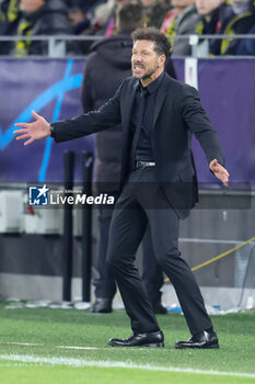 2024-04-16 - Coach Diego Simeone of Atletico Madrid during the UEFA Champions League, Quarter-finals, 2nd leg football match between Borussia Dortmund and Atletico Madrid on April 16, 2024 at Signal Iduna Park in Dortmund, Germany - FOOTBALL - CHAMPIONS LEAGUE - DORTMUND V ATLETICO MADRID - UEFA CHAMPIONS LEAGUE - SOCCER