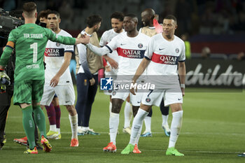 2024-04-16 - Achraf Hakimi, Nuno Mendes, Kylian Mbappe of PSG and teammates celebrate the victory following the UEFA Champions League, Quarter-finals, 2nd leg football match between FC Barcelona and Paris Saint-Germain (PSG) on April 16, 2024 at Estadi Olímpic Lluís Companys in Barcelona, Spain - FOOTBALL - CHAMPIONS LEAGUE - FC BARCELONA V PARIS SG - UEFA CHAMPIONS LEAGUE - SOCCER