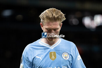 2024-04-17 - Manchester City midfielder Kevin De Bruyne (17) looks dejected during the UEFA Champions League, Quarter-finals, 2nd leg football match between Manchester City and Real Madrid on April 17, 2024 at Etihad Stadium in Manchester, England - FOOTBALL - CHAMPIONS LEAGUE - MANCHESTER CITY V REAL MADRID - UEFA CHAMPIONS LEAGUE - SOCCER