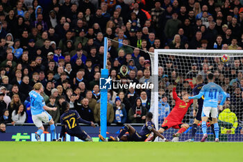 2024-04-17 - Kevin De Bruyne (17) of Manchester City scores a goal 1-1 during the UEFA Champions League, Quarter-finals, 2nd leg football match between Manchester City and Real Madrid on April 17, 2024 at Etihad Stadium in Manchester, England - FOOTBALL - CHAMPIONS LEAGUE - MANCHESTER CITY V REAL MADRID - UEFA CHAMPIONS LEAGUE - SOCCER