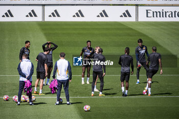 07/05/2024 - MADRID, SPAIN - MAY 7: Real Madrid players (from L to R) Jude Bellingham, Vinicius Junior, Eduardo Camavinga warms up during Real Madrid Training Session and Press Conference ahead of their UEFA Champions League semi-final second leg match against FC Bayern Munchen at Ciudad Real Madrid on May 7, 2024 in Valdebebas, Spain. - REAL MADRID VS BAYERN MUNICH: REAL MADRID PRESS CONFERENCE AND TRAINING SESSION - UEFA CHAMPIONS LEAGUE - CALCIO