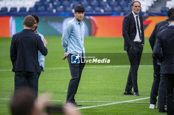 2024-05-07 - MADRID, SPAIN - MAY 7: Minjae Kim of FC Bayern Munchen (C) seen during the Bayern Munchen Pitch Walk and Press Conference ahead of their UEFA Champions League semi-final second leg match against Real Madrid at Estadio Santiago Bernabeu on May 7, 2024 in Madrid, Spain. - REAL MADRID VS BAYERN MUNICH: BAYERN MUNICH PRESS CONFERENCE AND PITCH WALKING - UEFA CHAMPIONS LEAGUE - SOCCER