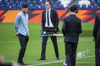 07/05/2024 - MADRID, SPAIN - MAY 7: Thomas Tuchel, the head coach of FC Bayern Munchen (C) seen during the Bayern Munchen Pitch Walk and Press Conference ahead of their UEFA Champions League semi-final second leg match against Real Madrid at Estadio Santiago Bernabeu on May 7, 2024 in Madrid, Spain. - REAL MADRID VS BAYERN MUNICH: BAYERN MUNICH PRESS CONFERENCE AND PITCH WALKING - UEFA CHAMPIONS LEAGUE - CALCIO