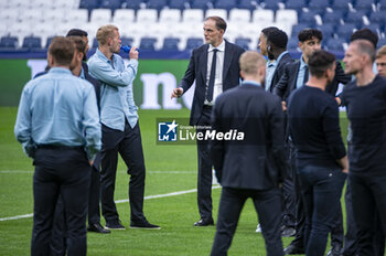 2024-05-07 - MADRID, SPAIN - MAY 7: Thomas Tuchel, the head coach of FC Bayern Munchen (C) seen during the Bayern Munchen Pitch Walk and Press Conference ahead of their UEFA Champions League semi-final second leg match against Real Madrid at Estadio Santiago Bernabeu on May 7, 2024 in Madrid, Spain. - REAL MADRID VS BAYERN MUNICH: BAYERN MUNICH PRESS CONFERENCE AND PITCH WALKING - UEFA CHAMPIONS LEAGUE - SOCCER