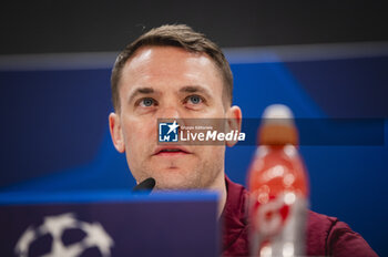 2024-05-07 - MADRID, SPAIN - MAY 7: Manuel Neuer of FC Bayern Munchen seen speaking during the Bayern Munchen Pitch Walk and Press Conference ahead of their UEFA Champions League semi-final second leg match against Real Madrid at Estadio Santiago Bernabeu on May 7, 2024 in Madrid, Spain. - REAL MADRID VS BAYERN MUNICH: BAYERN MUNICH PRESS CONFERENCE AND PITCH WALKING - UEFA CHAMPIONS LEAGUE - SOCCER