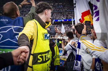 2024-05-08 - MADRID, SPAIN - MAY 8: Vinicius Junior of Real Madrid seen celebrating the victory with the fans at the end of the UEFA Champions League semi-final second leg match between Real Madrid and FC Bayern Munchen at Estadio Santiago Bernabeu on May 8, 2024 in Madrid, Spain. - REAL MADRID VS BAYERN MUNICH - UEFA CHAMPIONS LEAGUE - SOCCER