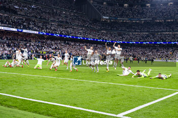 08/05/2024 - MADRID, SPAIN - MAY 8: Real Madrid players seen celebrating the victory at the end of the UEFA Champions League semi-final second leg match between Real Madrid and FC Bayern Munchen at Estadio Santiago Bernabeu on May 8, 2024 in Madrid, Spain. - REAL MADRID VS BAYERN MUNICH - UEFA CHAMPIONS LEAGUE - CALCIO