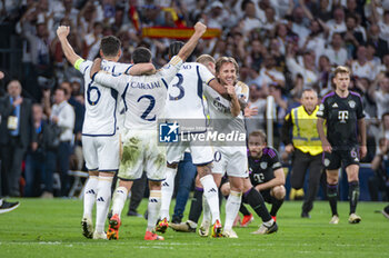 08/05/2024 - MADRID, SPAIN - MAY 8: Real Madrid players with Luka Modric (R) seen celebrating the victory at the end of the UEFA Champions League semi-final second leg match between Real Madrid and FC Bayern Munchen at Estadio Santiago Bernabeu on May 8, 2024 in Madrid, Spain. - REAL MADRID VS BAYERN MUNICH - UEFA CHAMPIONS LEAGUE - CALCIO