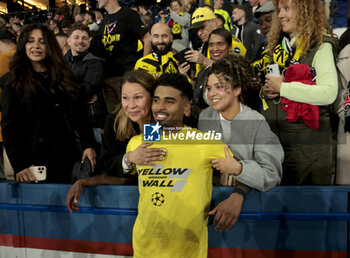 2024-05-07 - Ian Maatsen of Dortmund and family celebrate the victory following the UEFA Champions League, Semi-finals, 2nd leg football match between Paris Saint-Germain and Borussia Dortmund on May 7, 2024 at Parc des Princes stadium in Paris, France - FOOTBALL - CHAMPIONS LEAGUE - PARIS SG V DORTMUND - UEFA CHAMPIONS LEAGUE - SOCCER