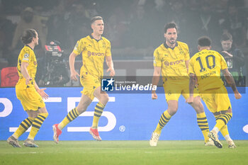 2024-05-07 - Mats HUMMELS of Borussia Dortmund celebrate his goal with teammates during the UEFA Champions League, Semi-finals, 2nd leg football match between Paris Saint-Germain and Borussia Dortmund on May 7, 2024 at Parc des Princes stadium in Paris, France - FOOTBALL - CHAMPIONS LEAGUE - PARIS SG V DORTMUND - UEFA CHAMPIONS LEAGUE - SOCCER