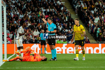 2024-06-01 - Slavko Vinčic referee and Vinicius Junior of Real Madrid - FINAL - BORUSSIA DORTMUND VS REAL MADRID - UEFA CHAMPIONS LEAGUE - SOCCER