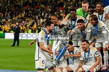 2024-06-01 - Nacho Fernandez of Real Madrid with Champions League trophy and Real Madrid team - FINAL - BORUSSIA DORTMUND VS REAL MADRID - UEFA CHAMPIONS LEAGUE - SOCCER