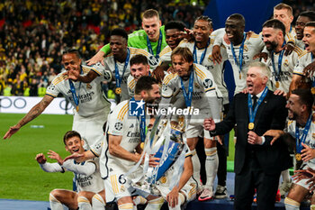 2024-06-01 - Nacho Fernandez of Real Madrid with Champions League trophy and Real Madrid team - FINAL - BORUSSIA DORTMUND VS REAL MADRID - UEFA CHAMPIONS LEAGUE - SOCCER