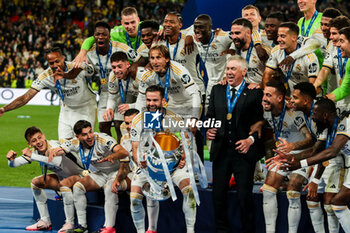 2024-06-01 - Nacho Fernandez of Real Madrid with Champions League trophy and Real Madrid team - FINAL - BORUSSIA DORTMUND VS REAL MADRID - UEFA CHAMPIONS LEAGUE - SOCCER