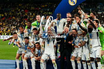 2024-06-01 - Nacho Fernandez of Real Madrid with Champions League trophy and Real Madrid team - FINAL - BORUSSIA DORTMUND VS REAL MADRID - UEFA CHAMPIONS LEAGUE - SOCCER