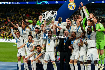 2024-06-01 - Nacho Fernandez of Real Madrid with Champions League trophy and Real Madrid team - FINAL - BORUSSIA DORTMUND VS REAL MADRID - UEFA CHAMPIONS LEAGUE - SOCCER