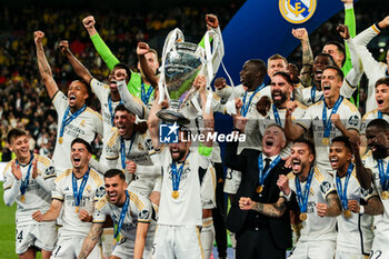 2024-06-01 - Nacho Fernandez of Real Madrid with Champions League trophy and Real Madrid team - FINAL - BORUSSIA DORTMUND VS REAL MADRID - UEFA CHAMPIONS LEAGUE - SOCCER