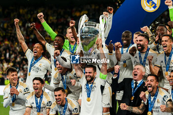 2024-06-01 - Nacho Fernandez of Real Madrid with Champions League trophy and Real Madrid team - FINAL - BORUSSIA DORTMUND VS REAL MADRID - UEFA CHAMPIONS LEAGUE - SOCCER