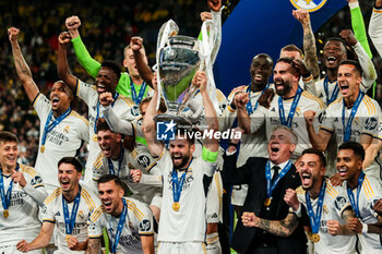 2024-06-01 - Nacho Fernandez of Real Madrid with Champions League trophy and Real Madrid team - FINAL - BORUSSIA DORTMUND VS REAL MADRID - UEFA CHAMPIONS LEAGUE - SOCCER