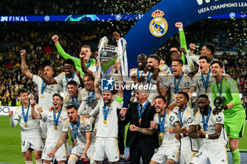 2024-06-01 - Nacho Fernandez of Real Madrid with Champions League trophy and Real Madrid team - FINAL - BORUSSIA DORTMUND VS REAL MADRID - UEFA CHAMPIONS LEAGUE - SOCCER