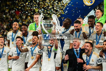 2024-06-01 - Nacho Fernandez of Real Madrid with Champions League trophy and Real Madrid team - FINAL - BORUSSIA DORTMUND VS REAL MADRID - UEFA CHAMPIONS LEAGUE - SOCCER