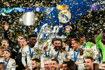 2024-06-01 - Nacho Fernandez of Real Madrid with Champions League trophy and Real Madrid team - FINAL - BORUSSIA DORTMUND VS REAL MADRID - UEFA CHAMPIONS LEAGUE - SOCCER