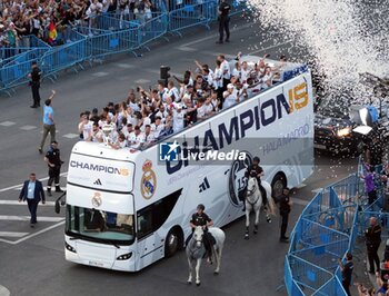 2024-06-02 - Real Madrid players during the celebration of Real Madrid football club's 15th Cahampion League victory at the Plaza de Cibeles in Madrid. June 2 nd 2024 Cordon Press - REAL MADRID PLAYES AYUNTAMIENTO - UEFA CHAMPIONS LEAGUE - SOCCER