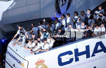 2024-06-02 - Real Madrid players during the celebration of Real Madrid football club's 15th Cahampion League victory at the Plaza de Cibeles in Madrid. June 2 nd 2024 Cordon Press - REAL MADRID PLAYES AYUNTAMIENTO - UEFA CHAMPIONS LEAGUE - SOCCER