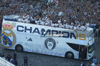 2024-06-02 - Real Madrid players during the celebration of Real Madrid football club's 15th Cahampion League victory at the Plaza de Cibeles in Madrid. June 2 nd 2024 Cordon Press - REAL MADRID PLAYES AYUNTAMIENTO - UEFA CHAMPIONS LEAGUE - SOCCER