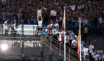 2024-06-02 - Real Madrid players during the celebration of Real Madrid football club's 15th Cahampion League victory at the Plaza de Cibeles in Madrid. June 2 nd 2024 Cordon Press - REAL MADRID PLAYES AYUNTAMIENTO - UEFA CHAMPIONS LEAGUE - SOCCER