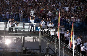 2024-06-02 - Real Madrid players during the celebration of Real Madrid football club's 15th Cahampion League victory at the Plaza de Cibeles in Madrid. June 2 nd 2024 Cordon Press - REAL MADRID PLAYES AYUNTAMIENTO - UEFA CHAMPIONS LEAGUE - SOCCER