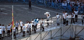 2024-06-02 - Real Madrid players during the celebration of Real Madrid football club's 15th Cahampion League victory at the Plaza de Cibeles in Madrid. June 2 nd 2024 Cordon Press - REAL MADRID PLAYES AYUNTAMIENTO - UEFA CHAMPIONS LEAGUE - SOCCER