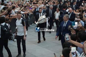 2024-06-02 - Real Madrid players during the celebration of Real Madrid football club's 15th Cahampion League victory at the Plaza de Cibeles in Madrid. June 2 nd 2024 Cordon Press - REAL MADRID PLAYES AYUNTAMIENTO - UEFA CHAMPIONS LEAGUE - SOCCER