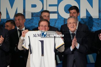 2024-06-02 - Real Madrid players during the celebration of Real Madrid football club's 15th Cahampion League victory at the Plaza de Cibeles in Madrid. June 2 nd 2024 Cordon Press - REAL MADRID PLAYES AYUNTAMIENTO - UEFA CHAMPIONS LEAGUE - SOCCER