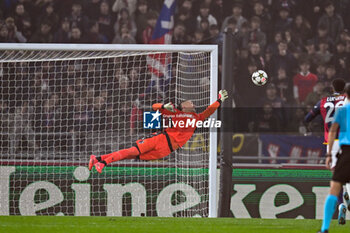 2024-11-05 - Bologna's Lukasz Skorupski saves the ball - BOLOGNA FC VS AS MONACO - UEFA CHAMPIONS LEAGUE - SOCCER