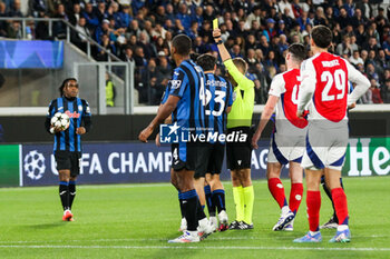 2024-09-19 - Ederson Jose shows the yellow card during (Atalanta BC ), 1° UEFA Champions League AtalantaBC vs ArsenalFC 2024-25 game at Gewiss Stadium in Bergamo (BG), Italy, 19.09.2024.
Photo by Marius Bunduc/LiveMedia - ATALANTA BC VS ARSENAL FC - UEFA CHAMPIONS LEAGUE - SOCCER