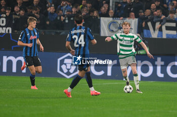 2024-10-23 - Liam Scales of Celtic FC in action during the UEFA Champions League 2024/2025 League Phase MD3 football match between Atalanta BC and Celtic FC at Gewiss Stadium on October 23, 2024, Bergamo, Italy. - ATALANTA BC VS CELTIC - UEFA CHAMPIONS LEAGUE - SOCCER