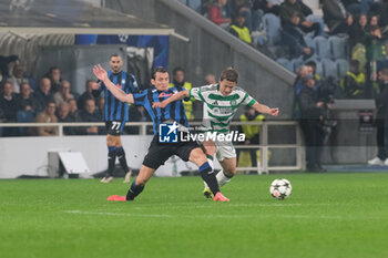 2024-10-23 - Berat Djimsiti of Atalanta BC 1907 contrasted by Daizen Maeda of Celtic FC during the UEFA Champions League 2024/2025 League Phase MD3 football match between Atalanta BC and Celtic FC at Gewiss Stadium on October 23, 2024, Bergamo, Italy. - ATALANTA BC VS CELTIC - UEFA CHAMPIONS LEAGUE - SOCCER