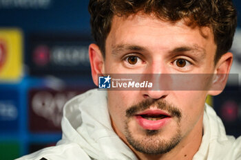 2024-10-21 - Olivier BOSCAGLI of PSV Eindhoven during the PSV Eindhoven press conference ahead of the UEFA Champions League football match between Paris Saint-Germain and PSV Eindhoven on October 21, 2024 at Parc des Princes stadium in Paris, France - FOOTBALL - PSV TRAINING AND PRESS CONFERENCE - UEFA CHAMPIONS LEAGUE - SOCCER