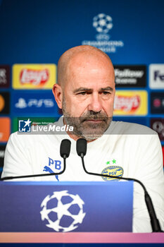 2024-10-21 - Peter BOSZ of PSV Eindhoven during the PSV Eindhoven press conference ahead of the UEFA Champions League football match between Paris Saint-Germain and PSV Eindhoven on October 21, 2024 at Parc des Princes stadium in Paris, France - FOOTBALL - PSV TRAINING AND PRESS CONFERENCE - UEFA CHAMPIONS LEAGUE - SOCCER