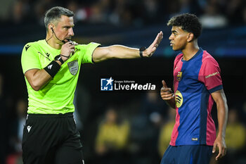 2024-10-23 - Referee Slavko VINCIC and Lamine YAMAL of Barcelona during the UEFA Champions League, League Phase MD3 football match between FC Barcelona and Bayern Munich on 23 October 2024 at Estadi Olimpic Lluis Companys in Barcelona, Spain - FOOTBALL - CHAMPIONS LEAGUE - FC BARCELONA V BAYERN MUNICH - UEFA CHAMPIONS LEAGUE - SOCCER